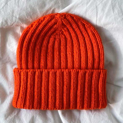 Strikkekit Hipsterhuen fra PetiteKnit i Double Sunday