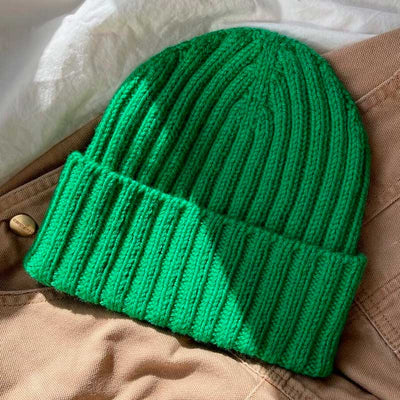 Strikkekit Hipsterhuen fra PetiteKnit i Double Sunday