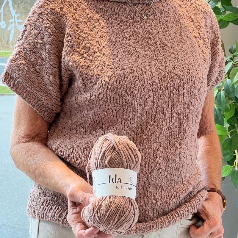 Strikkekit T-shirt med rundt bærestykke i Ida garn