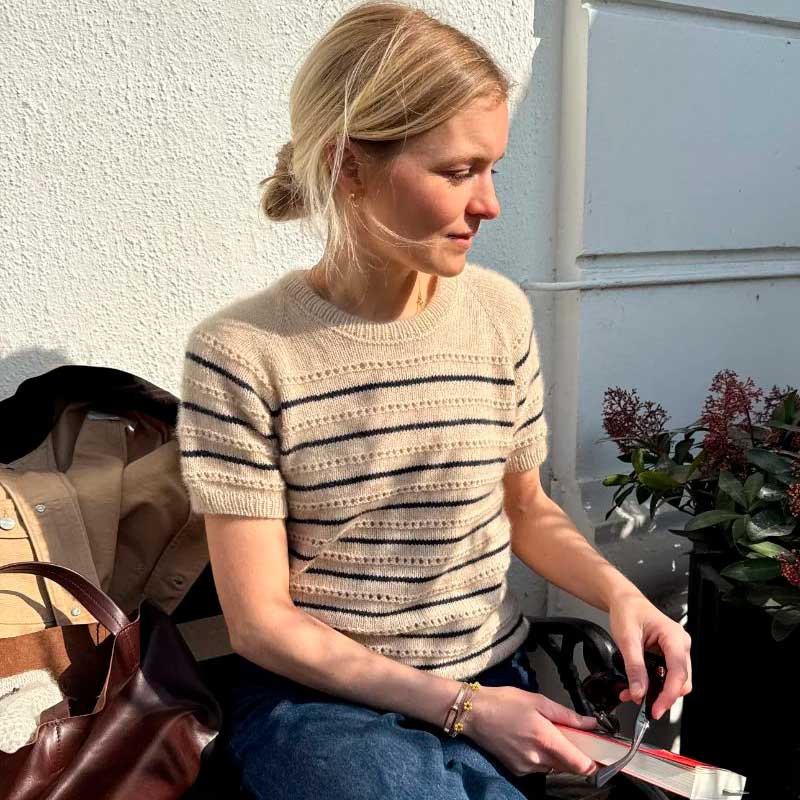 Strikkekit Ida Tee fra PetiteKnit i Sunday & Alpakka Følgetråd