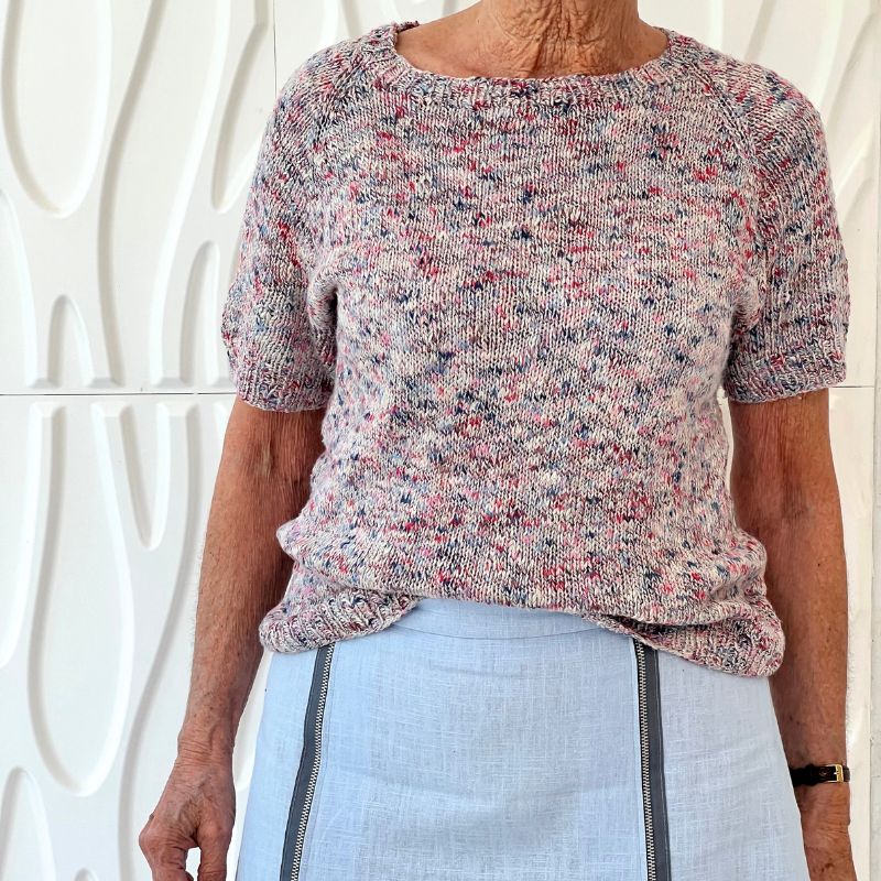 Strikkekit T-shirt 605 i Iris garn fra Permin
