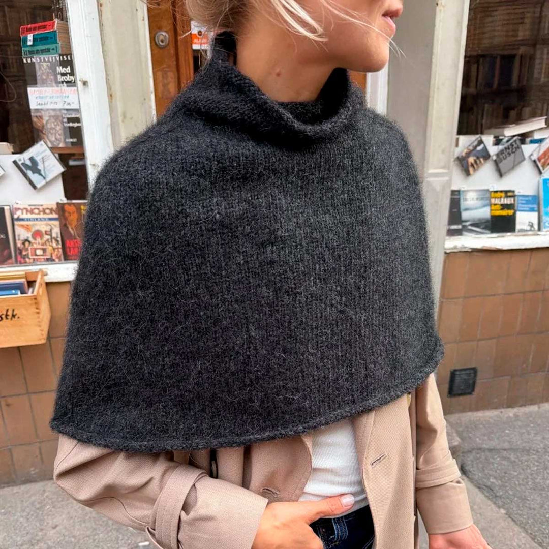 Strikkekit Ivy Cape fra PetiteKnit i KOS Garn