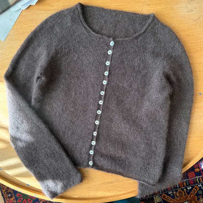 Ivy Cardigan fra PetiteKnit (Opskrift i fysisk papirudgave)