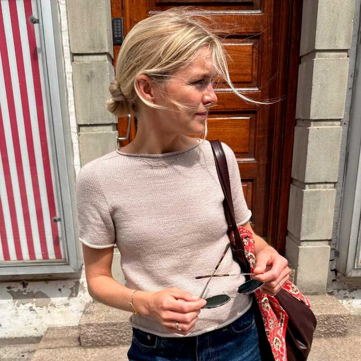 Strikkekit Ivy Tee fra PetiteKnit i Tynd Line garn