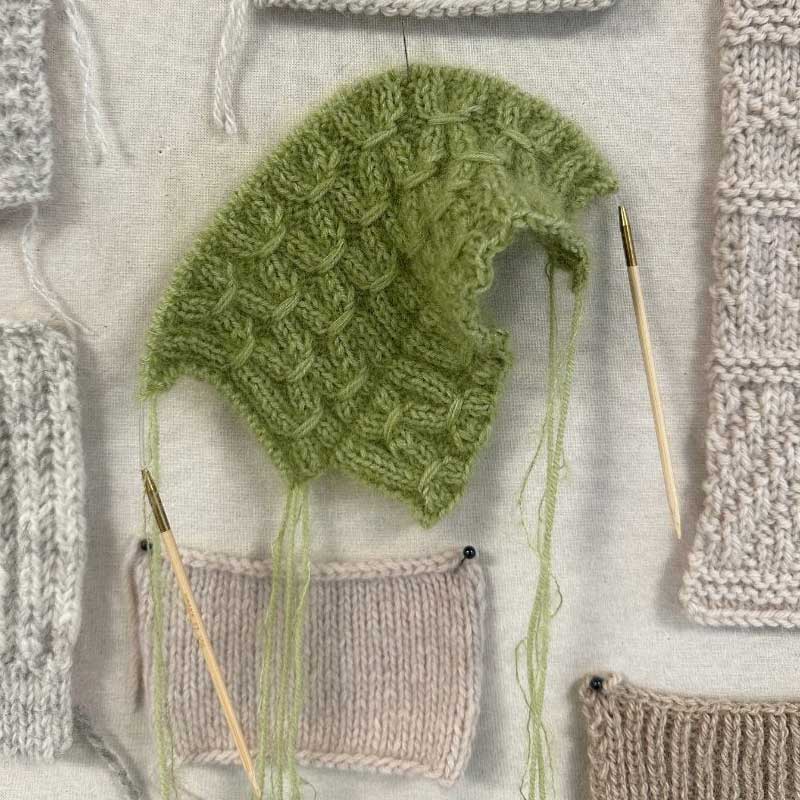 Strikkekit Jenny Blouse fra PetiteKnit i Sunday og Tynd Silk Mohair