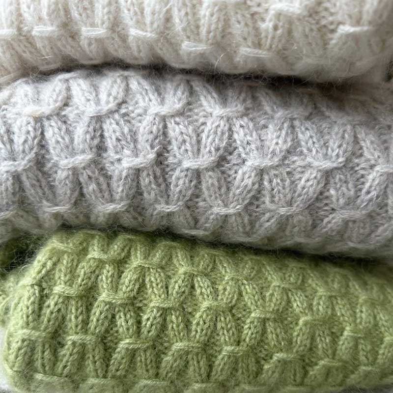 Strikkekit Jenny Blouse fra PetiteKnit i Sunday og Tynd Silk Mohair