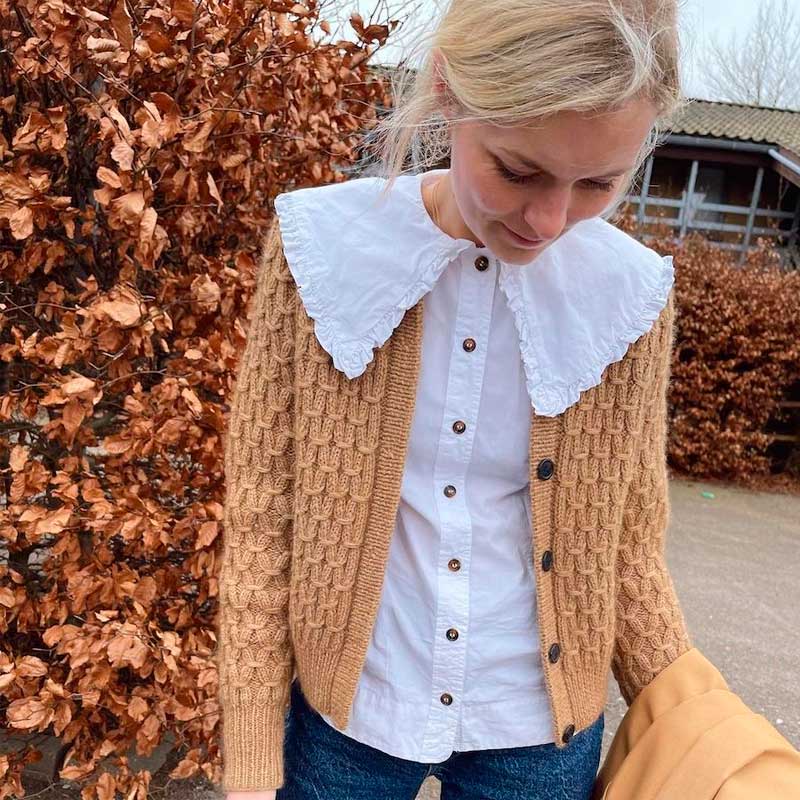 Jenny Jacket fra PetiteKnit (Opskrift i fysisk papirudgave) - KreStoffer