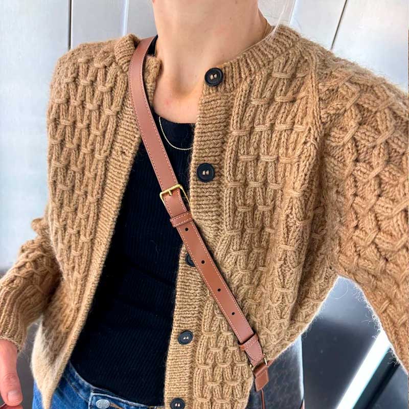 Jenny Jacket fra PetiteKnit (Opskrift i fysisk papirudgave) - KreStoffer