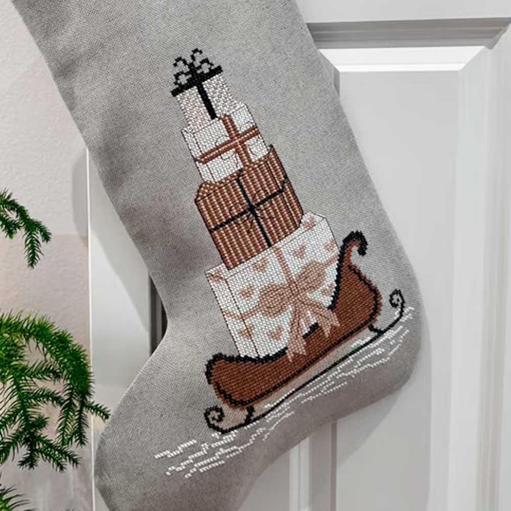 Broderikit Julesok med gaver 2037-5 fra Pomp Stitch