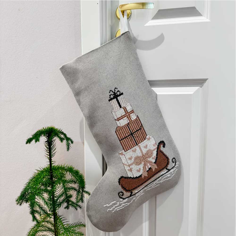 Broderikit Julesok med gaver 2037-5 fra Pomp Stitch