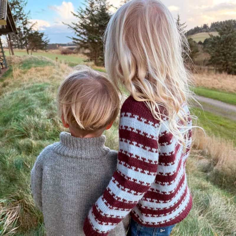 Key Sweater Junior fra PetiteKnit (Opskrift i fysisk papirudgave) - KreStoffer
