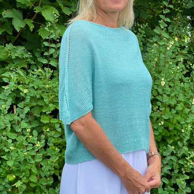 Strikkekit Kortærmet bluse med fine skuldre i Elise garn