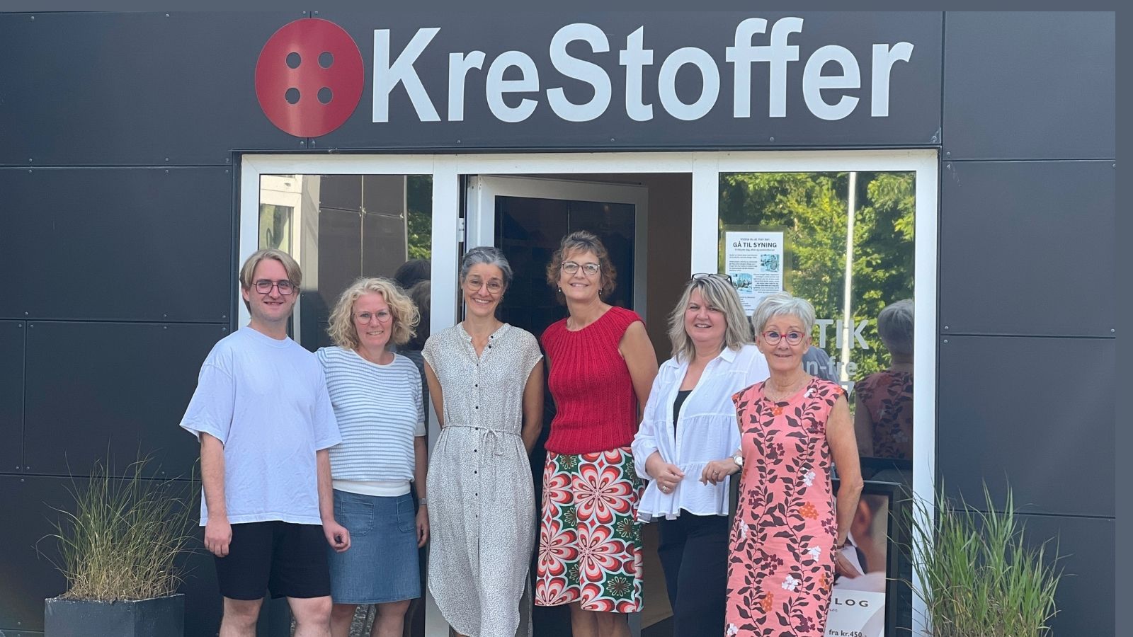 Krestoffer personale foran butik