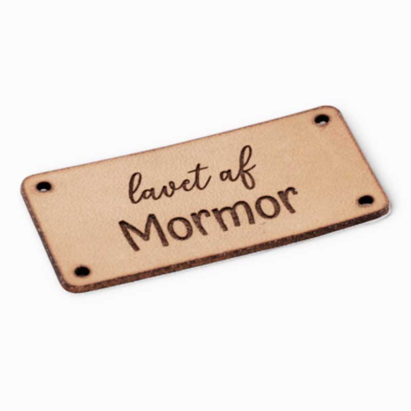 Læderlabel med tekst 'Lavet af Mormor' by KABRO
