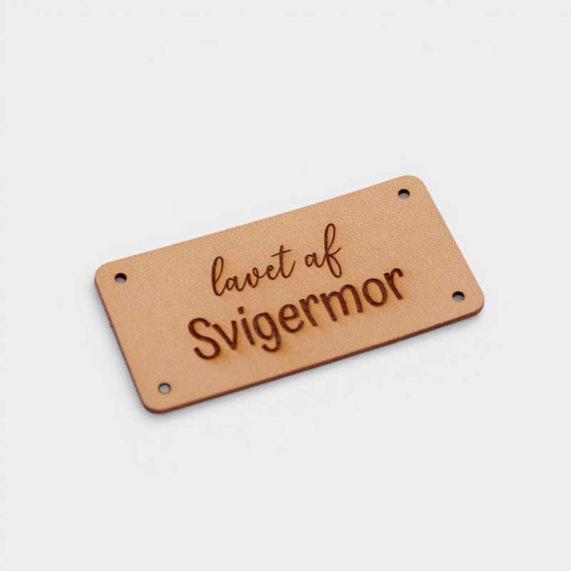 Læderlabel med tekst &