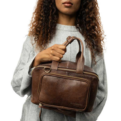 Lædertaske project 39 fra RE:DESIGNED valnød