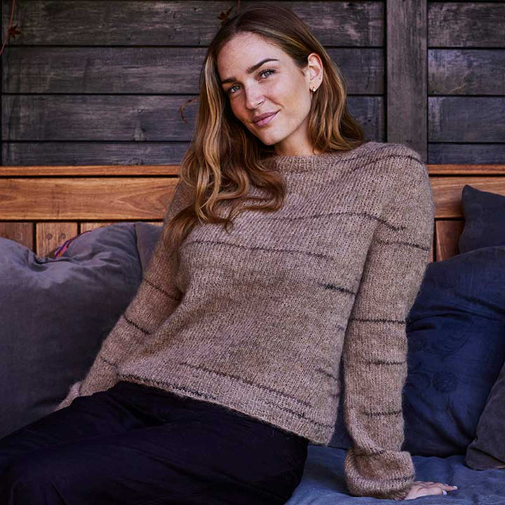 Strikkekit Langærmet bluse med sadelskulder i Nellie garn
