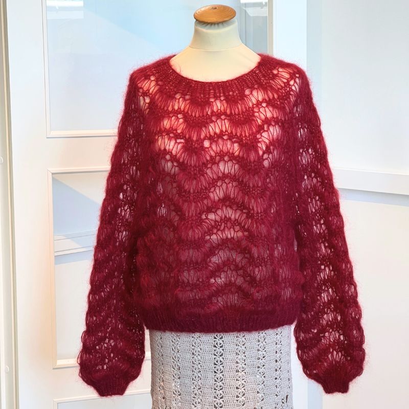 Strikkekit Oh Land Lettere end du tror sweater i ensfarvet Bella Garn