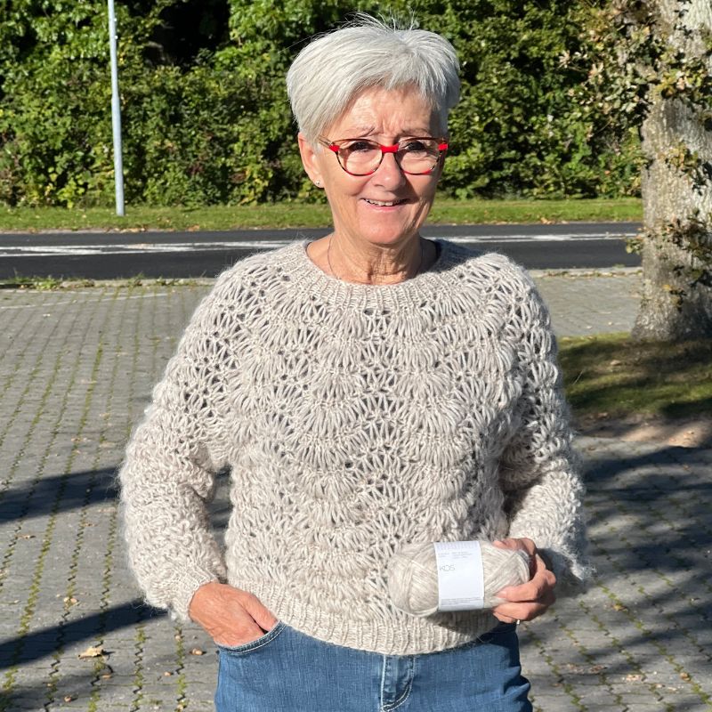 Strikkekit Oh Land Lettere end du tror sweater i KOS Garn