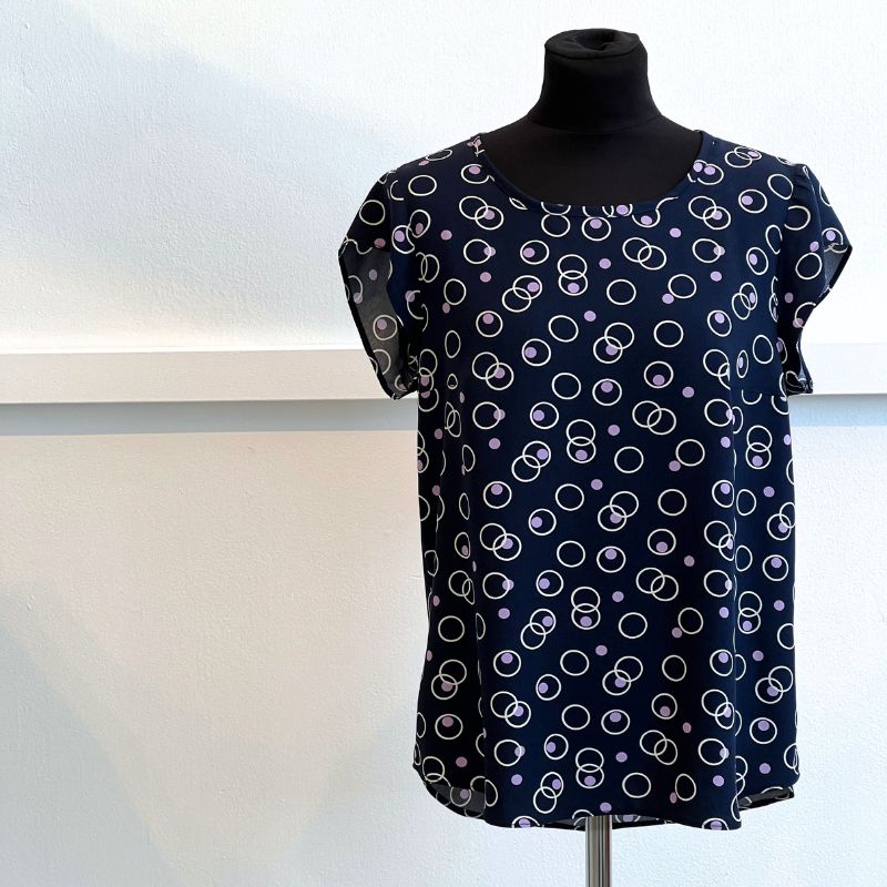 Line2Line B1236 Bluse med slids i nakken