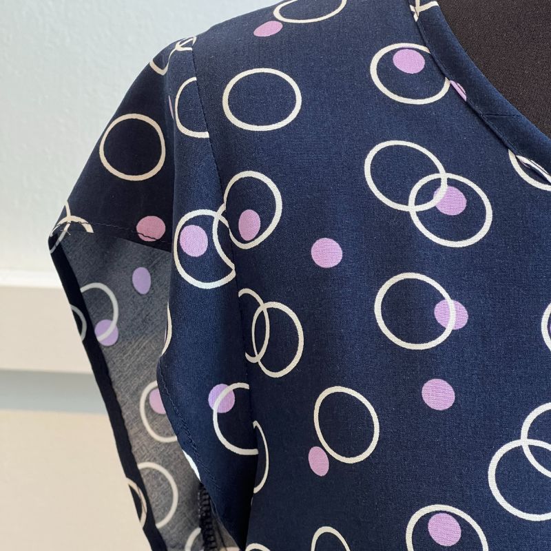 Line2Line B1236 Bluse med slids i nakken