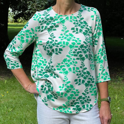 Fast viscose med abstrakte blomstergrene