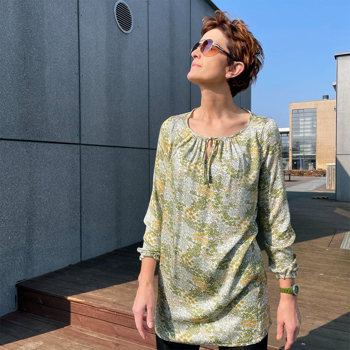Line2Line B1254 Bluse med rynker og slids
