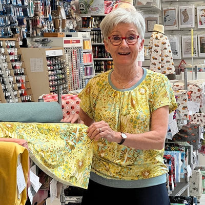Digital viscose jersey med 60'er blomster