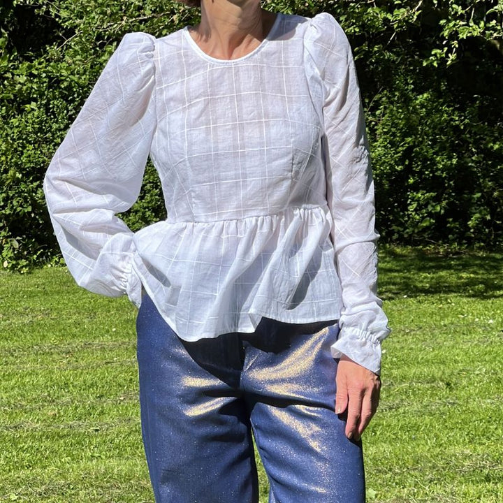Line2Line B1271 Peplum bluse med pufærmer og elastik