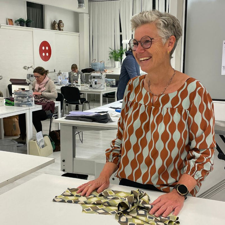 Fast ecovero (viscose) med snoninger, Okker/salvie
