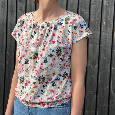 Line2Line B1275 Bluse med vingeærme, rynk og rib - KreStoffer