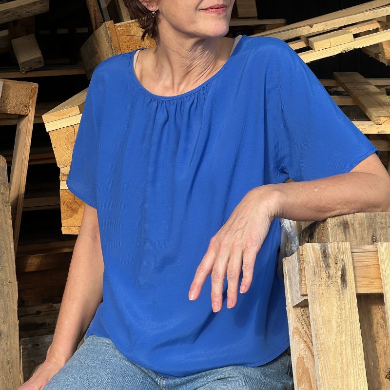 Line2Line B1275 Bluse med vingeærme, rynk og rib - KreStoffer