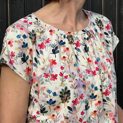 Line2Line B1275 Bluse med vingeærme, rynk og rib - KreStoffer