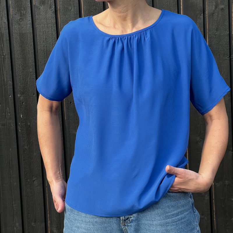 Line2Line B1275 Bluse med vingeærme, rynk og rib - KreStoffer