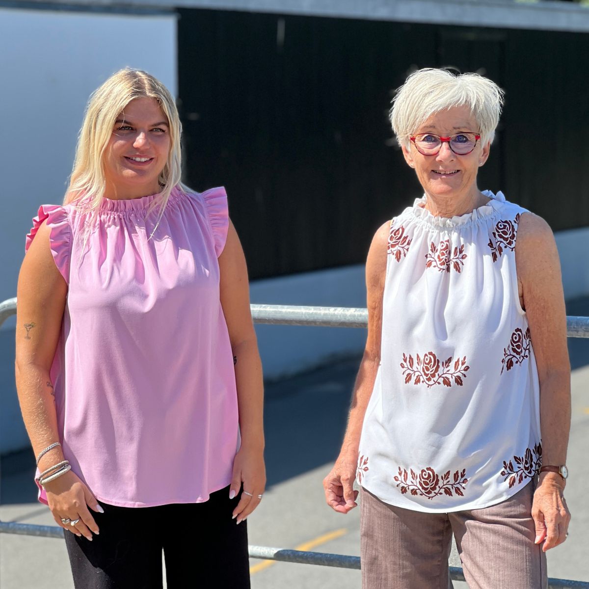 LIne2Line B1279 Top med elastik løbegang ved hals i fast viscose