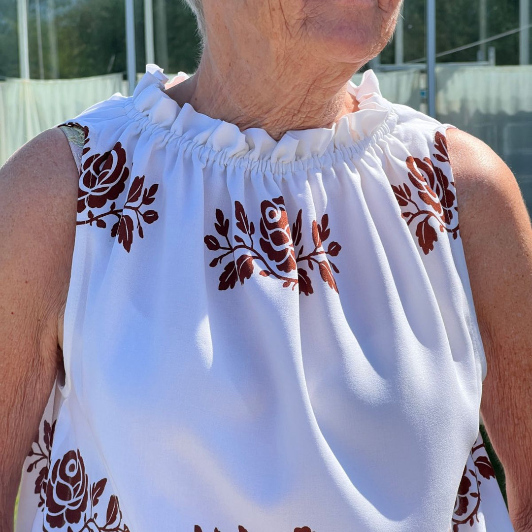 LIne2Line B1279 Top med elastik løbegang ved hals i fast viscose med rosengrene