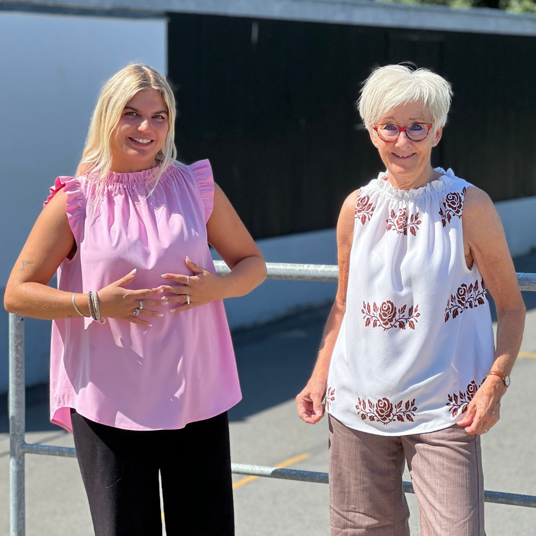 LIne2Line B1279 Top med elastik løbegang ved hals i fast viscose
