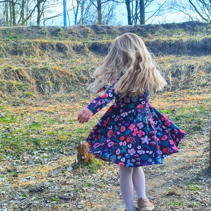 Bomuldspoplin med blomster lilla