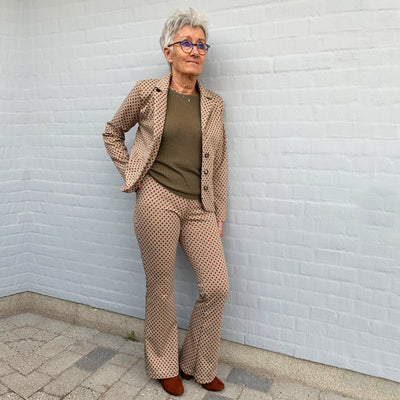 Line2Line J450 Tætsiddende Klassisk habitjakke - KreStoffer