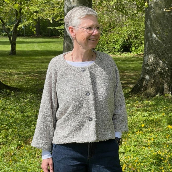 Sypakke til J475 Løs jakke med raglanærmer i boucle stof