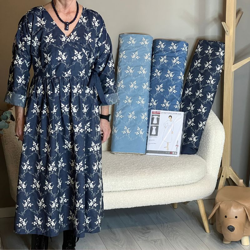 Denim med broderede blomster, mørkeblå