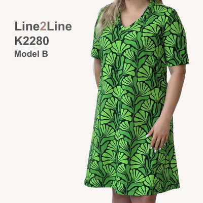 Line2Line K2280 Kjole med V-hals, krave og ærmeslidser - KreStoffer