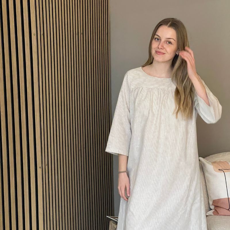 Fast hør / bomuld med bredde striber i beige