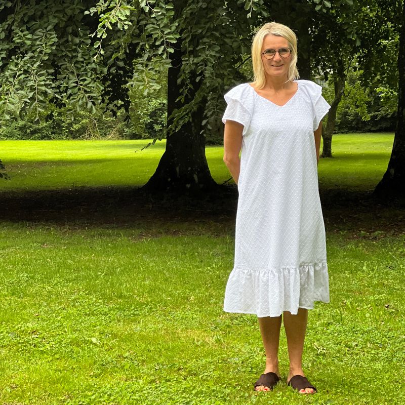 Broderi anglaise i hvid med tern