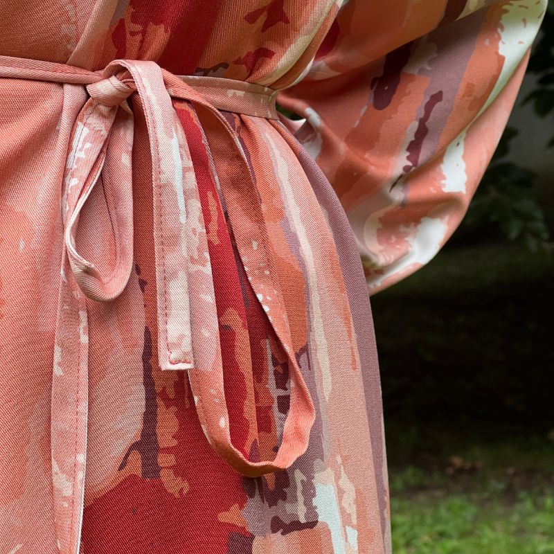 Fast viscose med malede striber