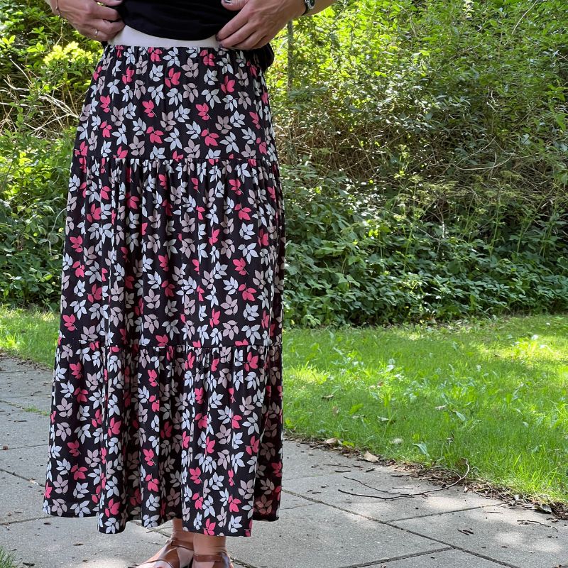 Fast viscose med små blade pink og naturfarver