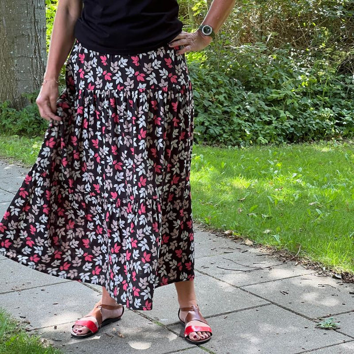 Fast viscose med små blade pink og naturfarver