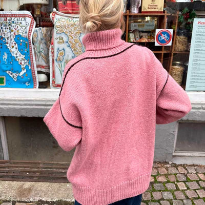 Linea Sweater fra PetiteKnit strikket i Atlas Garn