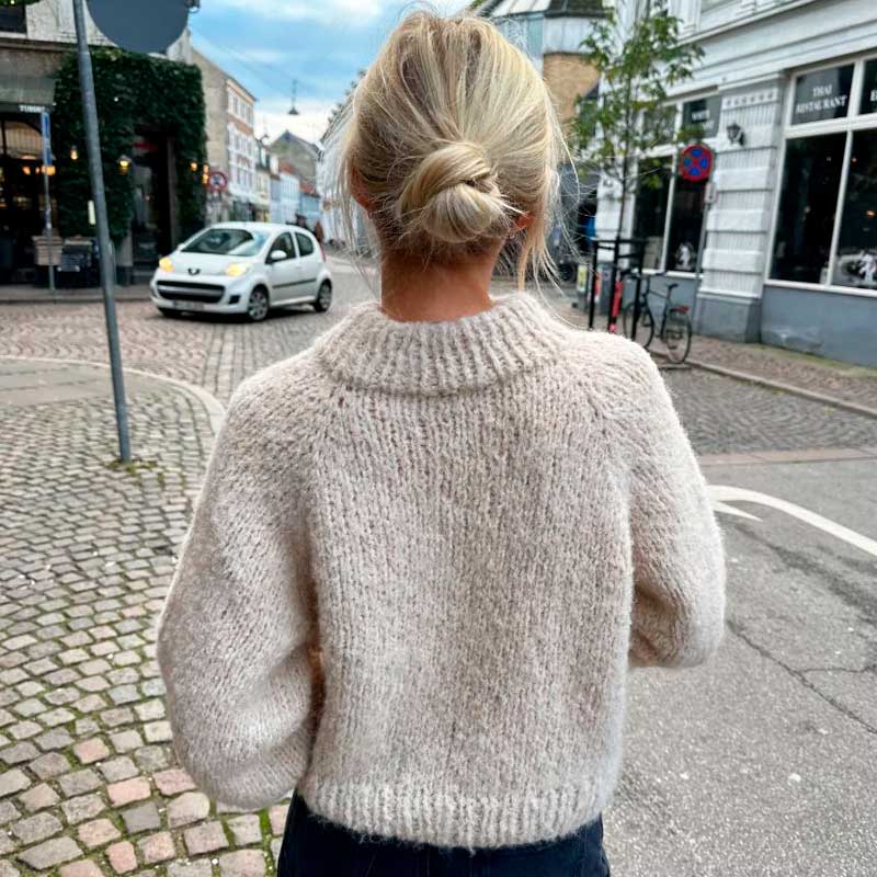 Strikkekit Louisiana Sweater fra PetiteKnit i Børstet Alpakka