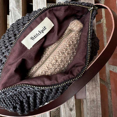 Lynlås 23 cm i marine til passer lille Juno Bag fra PetiteKnit